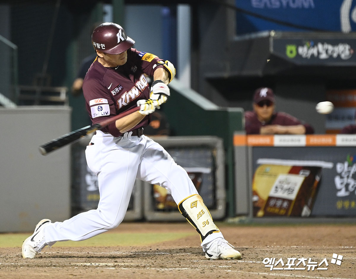 키움 외야수 이형종은 17일 울산문수야구장에서 열린 '2025 신한 SOL Bank KBO 리그' NC와 더블헤더 2경기에서 4번타자 우익수로 선발 출전했다. 1회초 1타점 2루타로 팀에 선취점을 뽑았다. 엑스포츠뉴스 DB
