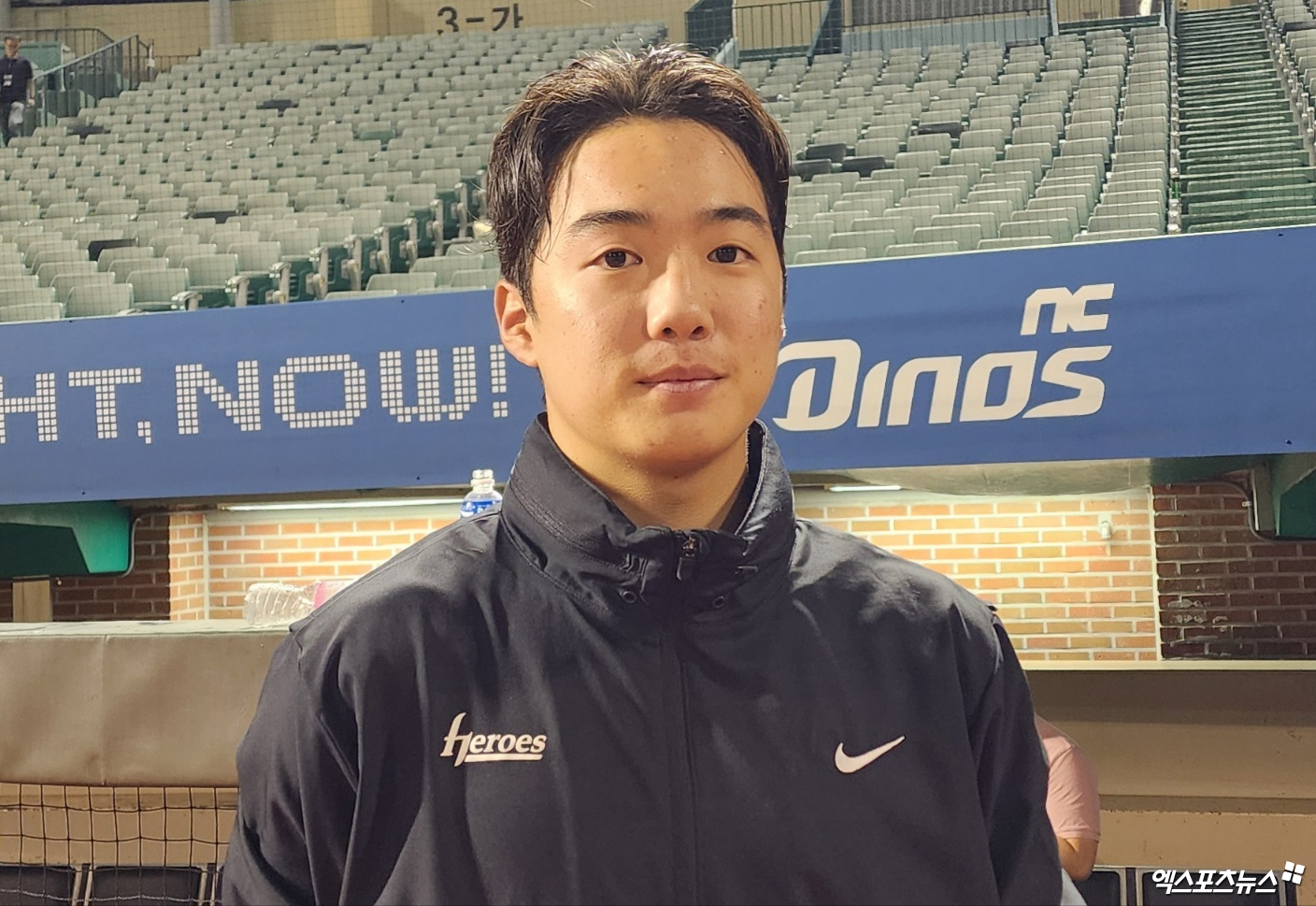 키움 투수 김연주는 17일 울산문수야구장에서 열린 '2025 신한 SOL Bank KBO 리그' NC와 더블헤더 2경기에서 선발 등판했다. 5이닝 1실점을 기록해 생애 첫 선발승을 챙겼다. 그는 경기 후 동료의 축하 물 세리머니를 받았다. 울산, 박정현 기자