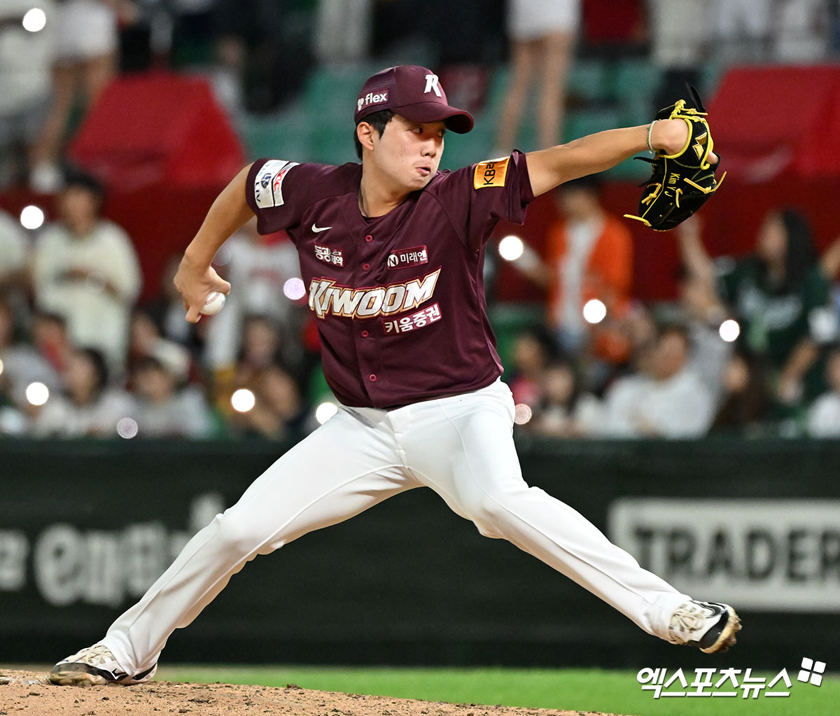 키움 투수 김연주는 17일 울산문수야구장에서 열린 '2025 신한 SOL Bank KBO 리그' NC와 더블헤더 2경기에서 선발 등판했다. 5이닝 1실점을 기록해 생애 첫 선발승을 챙겼다. 엑스포츠뉴스 DB