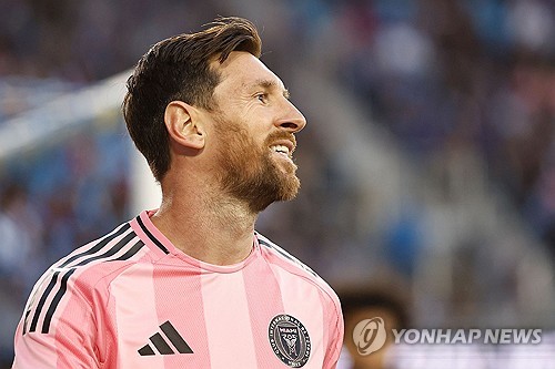 미국 마이애미 스페인어 매체인 '엘누에보헤럴드'는 18일(한국시간) 리오넬 메시의 인터 마이애미와의 재계약이 시간 문제라고 전했다. 연합뉴스