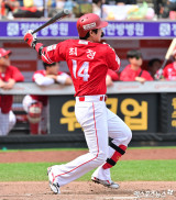 최정 '티격감이 좋다'[포토]