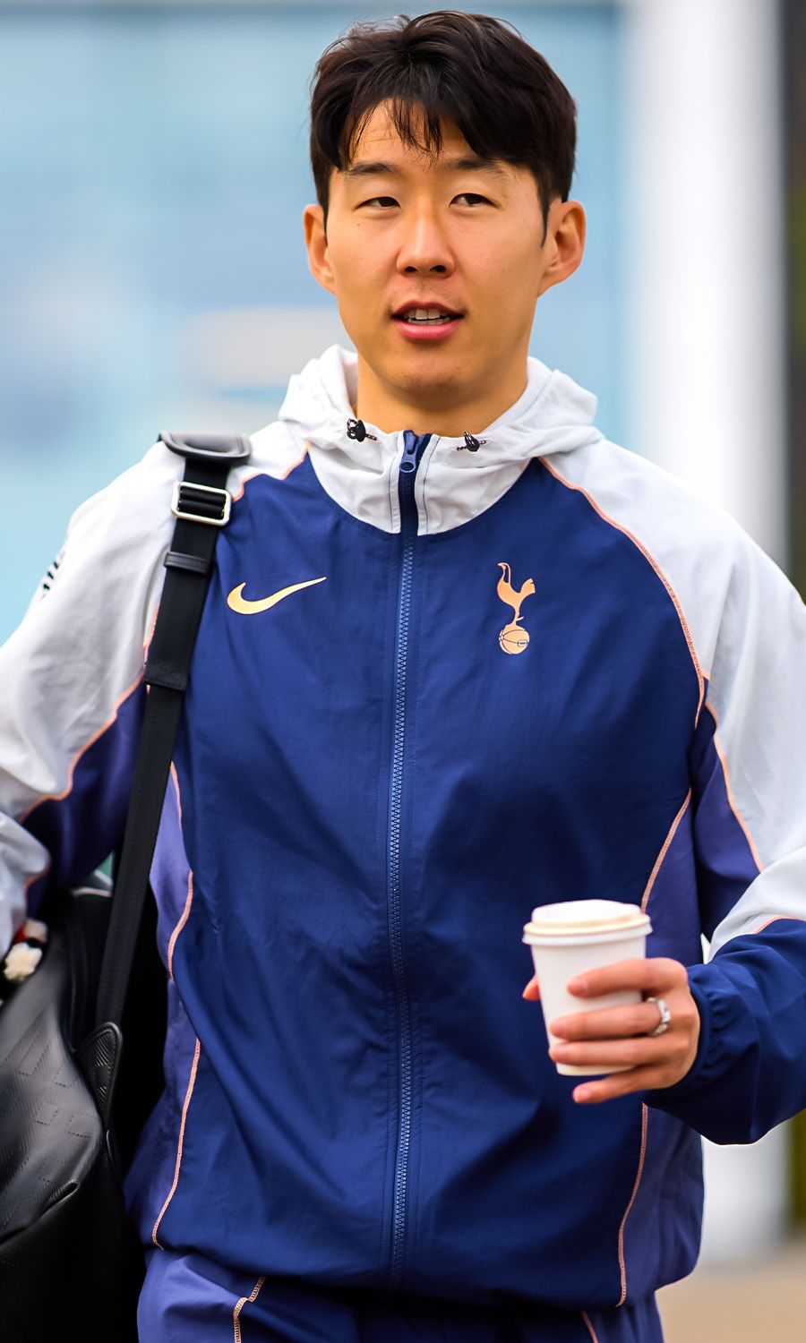 손흥민이 소속된 토트넘 홋스퍼가 2024-2025시즌 유럽축구연맹(UEFA) 유로파리그 결승전을 앞두고 20일 결전지 스페인 빌바오에 입성했다. 이번 결승전은 오는 22일 오전 4시 스페인 빌바오 산 마메스 경기장에서 잉글리시 프리미어리그의 또 다른 명문 맨체스터 유나이티드(이하 맨유)를 상대로 치러진다. 토트넘