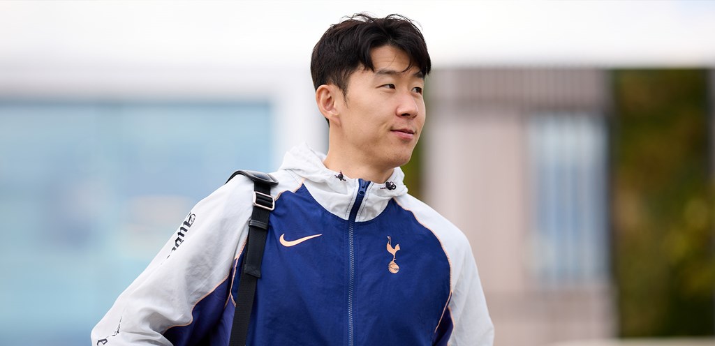 손흥민이 소속된 토트넘 홋스퍼가 2024-2025시즌 유럽축구연맹(UEFA) 유로파리그 결승전을 앞두고 20일 결전지 스페인 빌바오에 입성했다. 이번 결승전은 오는 22일 오전 4시(한국시간) 스페인 빌바오 산 마메스 경기장에서 잉글리시 프리미어리그의 또 다른 명문 맨체스터 유나이티드(이하 맨유)를 상대로 치러진다. 손흥민은 최근 사우디아라비아 구단과 2400억 이적설에 휩싸이면서 더욱 큰 관심을 받고 있다. 손흥민은 최근 부상자들 속출에 따라 맨유전 선발 출전 확률이 높다. 연합뉴스