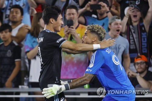 스웨덴 매체 '스포르트블라데트'가 19일(한국시간) 스웨덴 명문 구단 말뫼가 루턴 타운 중앙수비수 마즈 안데르센과 함께 미네소타 유나이티드 공격수 정상빈을 주시하고 있다고 보도했다. 연합뉴스