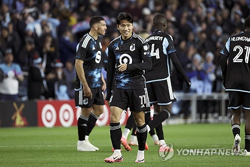 스웨덴 매체 '스포르트블라데트'가 19일(한국시간) 스웨덴 명문 구단 말뫼가 루턴 타운 중앙수비수 마즈 안데르센과 함께 미네소타 유나이티드 공격수 정상빈을 주시하고 있다고 보도했다. 연합뉴스