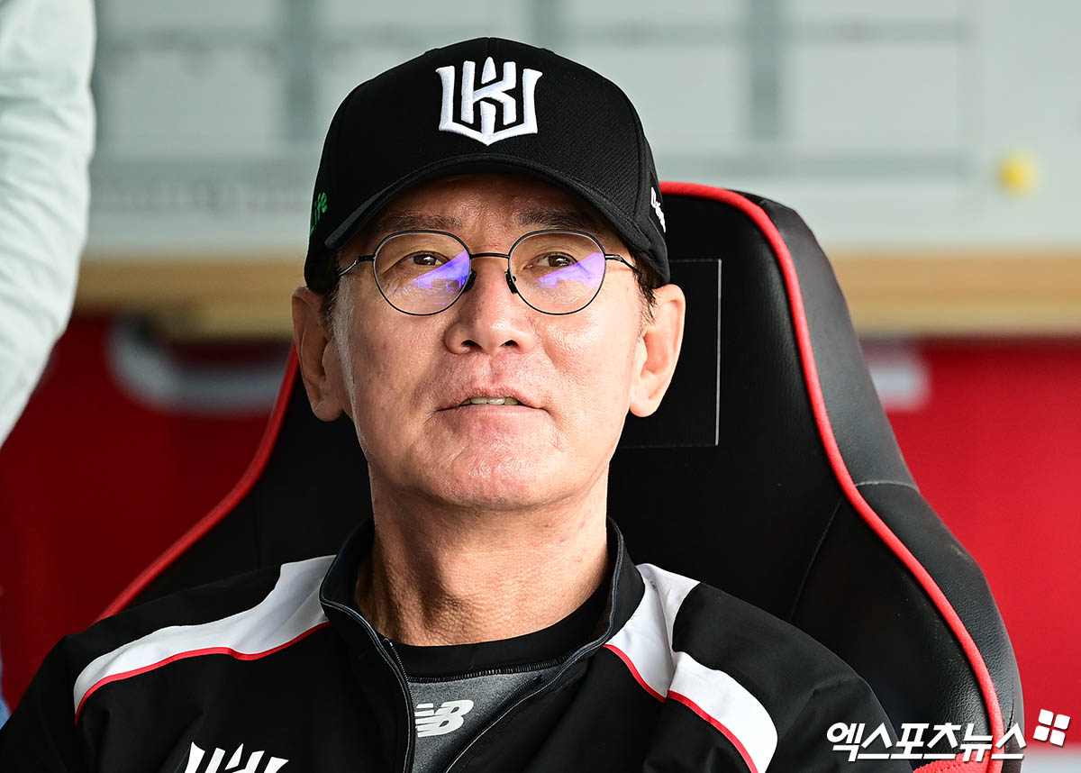 이강철 KT 위즈 감독이  20일 수원 KT위즈파크에서 열리는 2025 신한 SOL Bank KBO리그 KIA 타이거즈와의 팀 간 4차전에 앞서 취재진과 인터뷰를 진행했다. 사진 박지영 기자