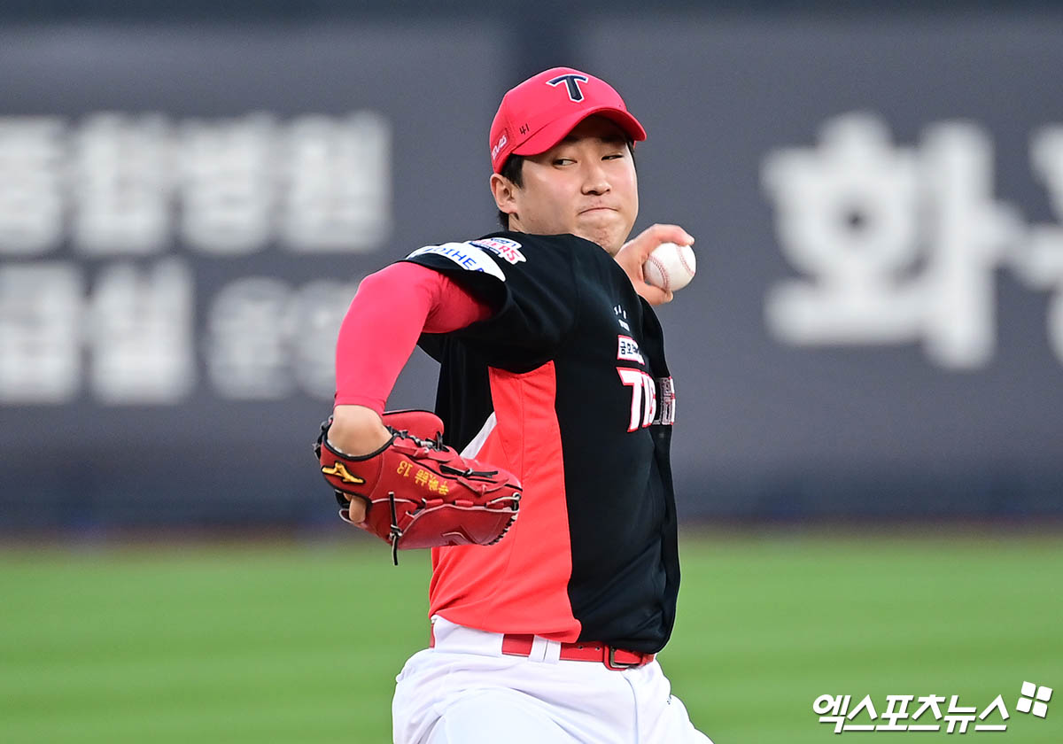 KIA 타이거즈 좌완 윤영철이 20일 수원 KT위즈파크에서 열린 2025 신한 SOL Bank KBO리그 KT 위즈와의 팀 간 4차전에 선발등판, 4⅓이닝 3피안타 3볼넷 3탈삼진 3실점을 기록, 패전투수가 됐다. 사진 박지영 기자