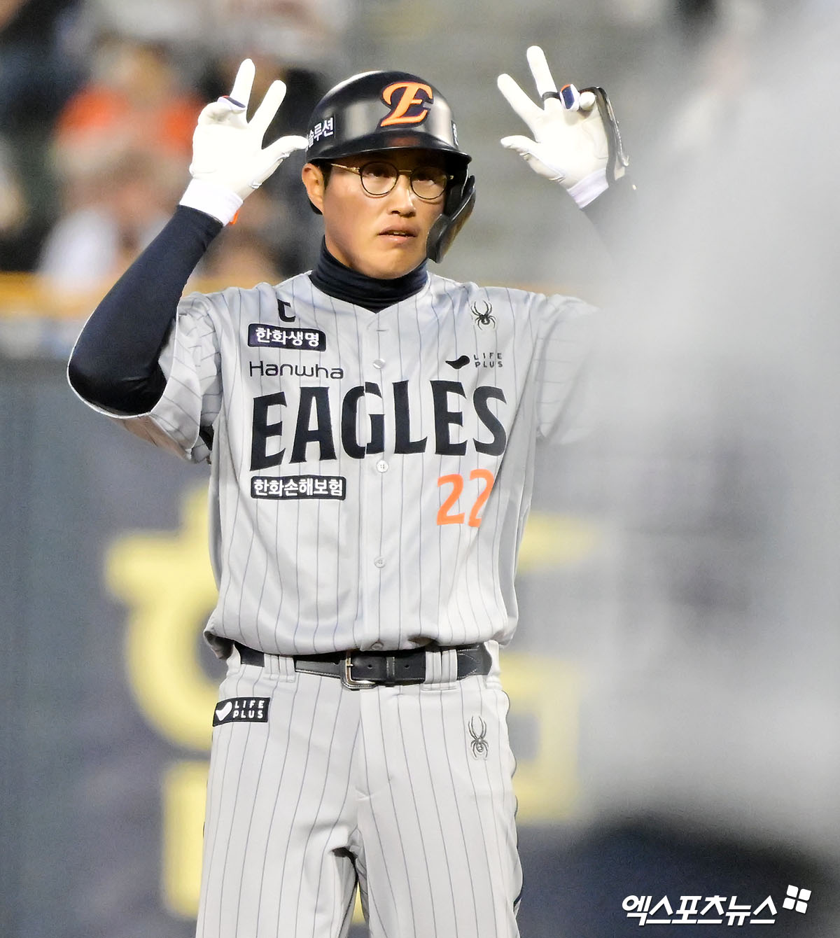 10일 오후 서울 송파구 잠실야구장에서 열린 '2025 신한 SOL Bank KBO리그' 한화 이글스와 두산 베어스의 경기, 4회초 2사 한화 채은성이 2루타를 날린 후 세리머니를 하고 있다. 엑스포츠뉴스 DB