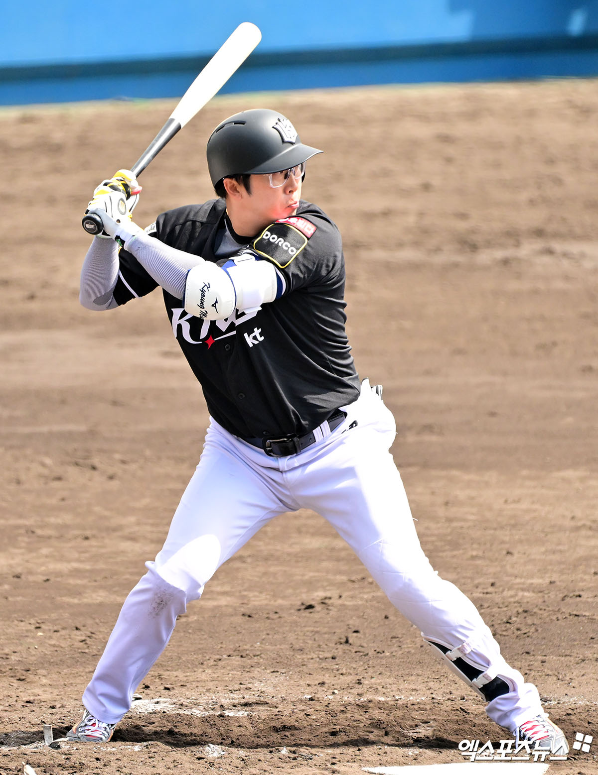 햄스트링 부상으로 지난달 28일 1군 엔트리에서 말소됐던 KT 위즈 베테랑 내야수 허경민이 20일 KIA 타이거즈 2군과의 퓨처스리그 경기에 출전, 실전 감각 회복 단계에 돌입했다. 사진 엑스포츠뉴스 DB