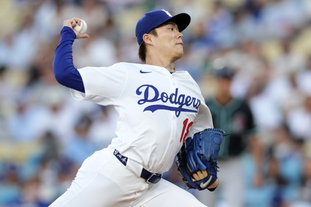 LA 다저스 야마모토 요시노부가 21일 미국 캘리포니아주 로스앤젤레스의 다저스타디움에서 열린 2025 미국프로야구 메이저리그(MLB) 애리조나 다이아몬드백스와의 홈경기에 선발 등판해 7이닝 1피안타 2볼넷 9탈삼진 무실점을 기록했다. EPA 연합뉴스