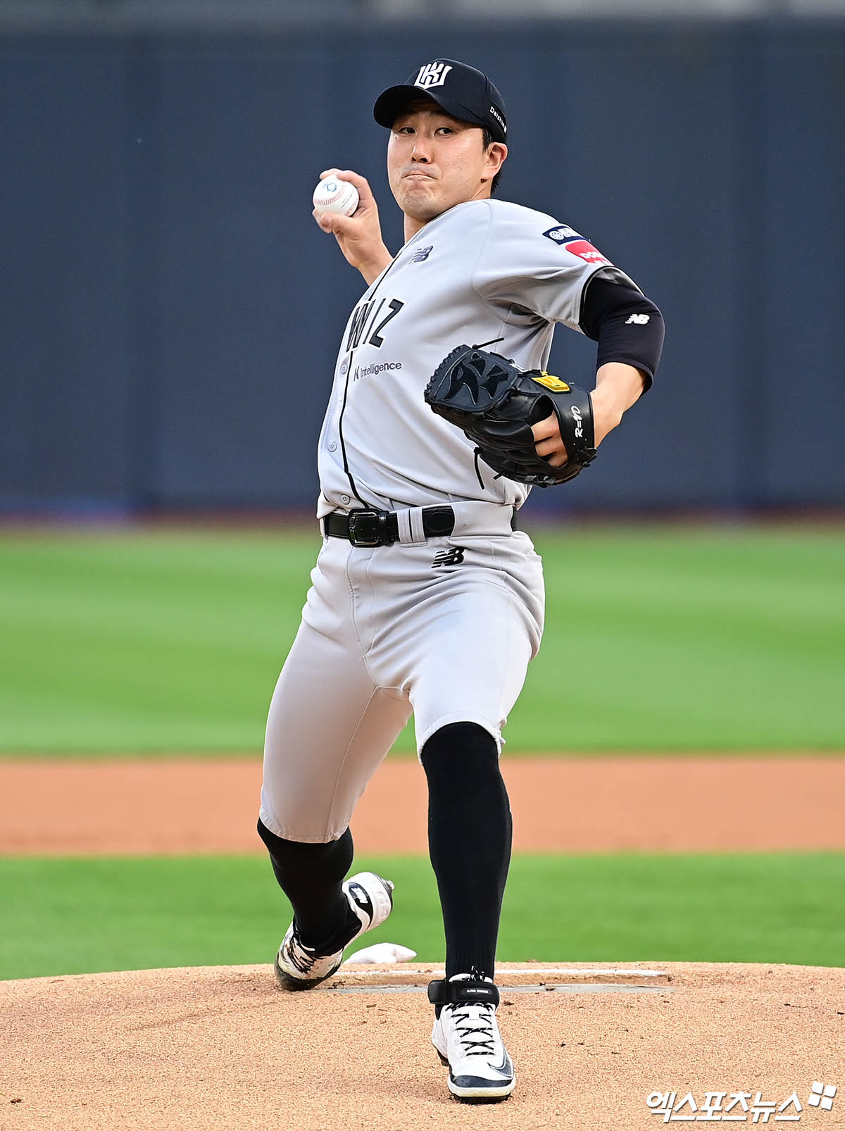 지난 20일 KIA 타이거즈와의 수원 홈 경기에 선발등판, 5⅓이닝 5피안타 1사구 3탈삼진 1실점 호투로 승리투수가 된 KT 위즈 조이현. 사진 엑스포츠뉴스 DB