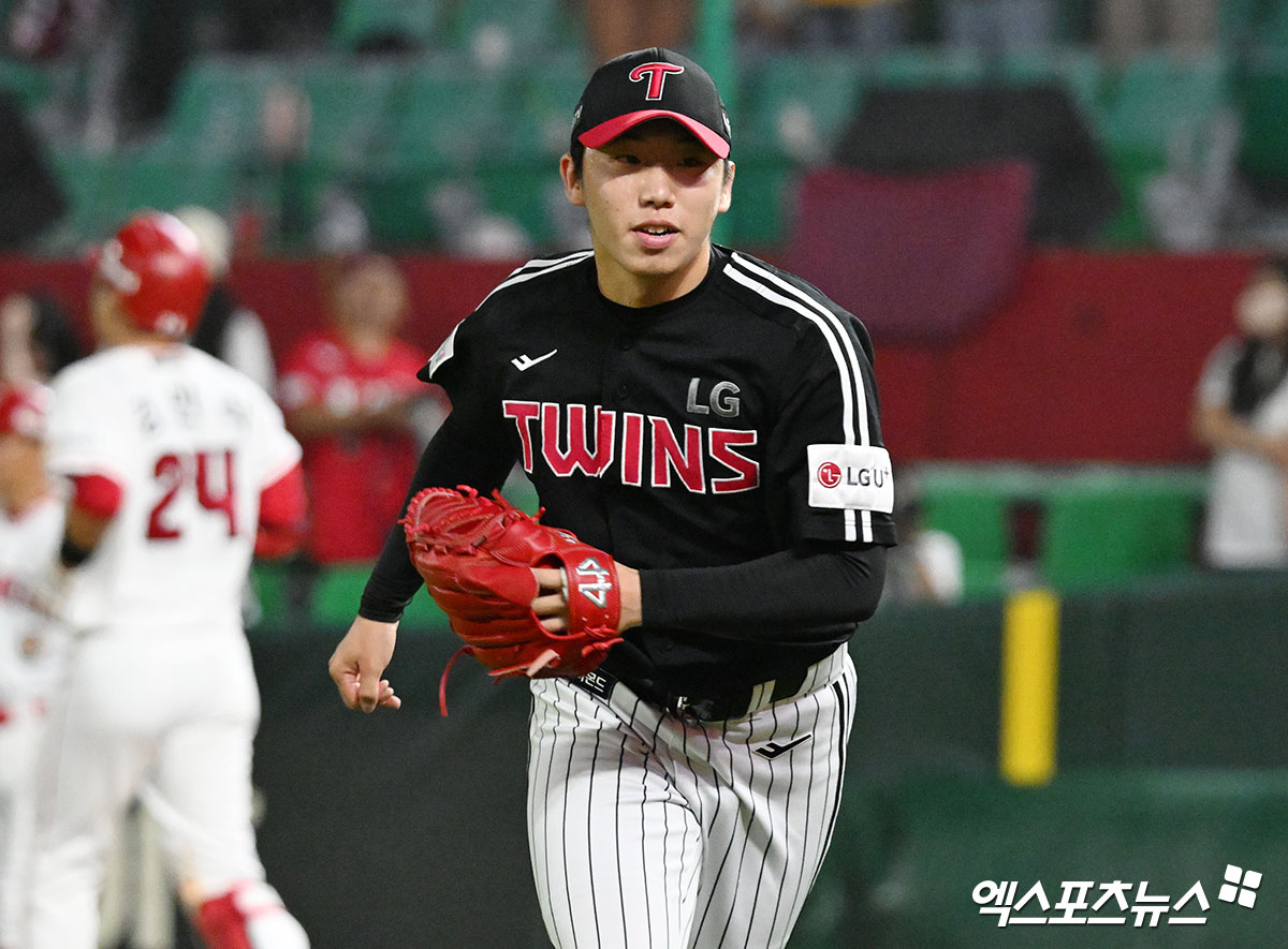 LG 투수 박명근은 지난 20일 사직구장에서 열린 '2025 신한 SOL Bank KBO 리그' 롯데와 주중 3연전 첫 번째 경기에서 구원 등판했다. 6회말 무사 만루 위기를 이겨내며 팀 승리에 힘을 보탰다. 엑스포츠뉴스 DB