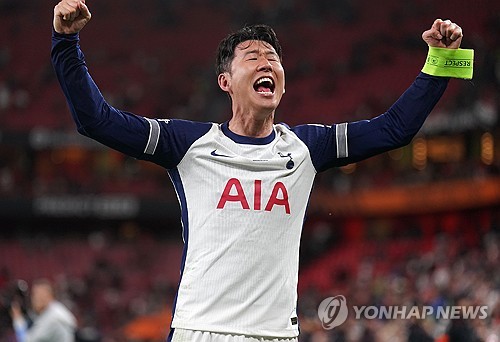 안지 포스테코글루 감독이 이끄는 토트넘이 22일(한국시간) 스페인 빌바오에 있는 산마메스에서 열린 맨체스터 유나이티드와의 2024-2025시즌 유럽축구연맹(UEFA) 유로파리그 결승전에서 브레넌 존슨의 결승 골로 1-0으로 승리해 우승을 차지했다. 연합뉴스