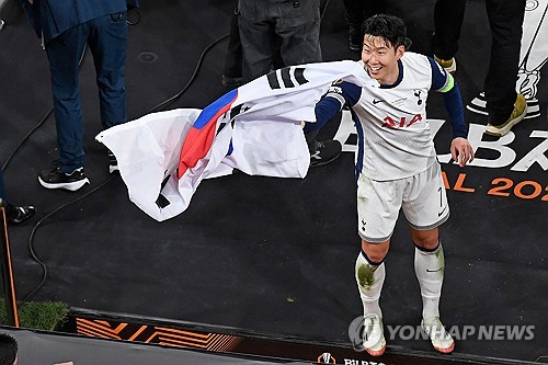 안지 포스테코글루 감독이 이끄는 토트넘이 22일(한국시간) 스페인 빌바오에 있는 산마메스에서 열린 맨체스터 유나이티드와의 2024-2025시즌 유럽축구연맹(UEFA) 유로파리그 결승전에서 브레넌 존슨의 결승 골로 1-0으로 승리해 우승을 차지했다. 연합뉴스