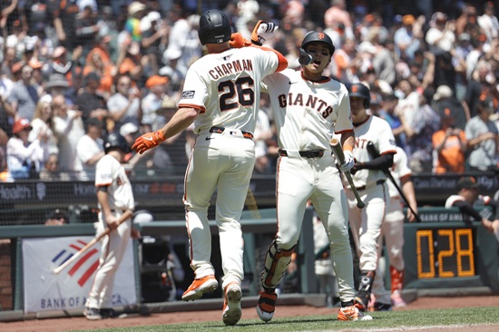 샌프란시스코 자이언츠 외야수 이정후가 22일 미국 캘리포니아주 샌프란시스코 오라클 파크에서 열린 2025 메이저리그 캔자스시티 로열스전에 3번 타자 중견수로 선발 출전해 2루타와 볼넷으로 멀티 출루 경기에 성공했다. 이정후는 시즌 14번째 2루타로 3경기 연속 안타 행진도 이어갔다. 연합뉴스