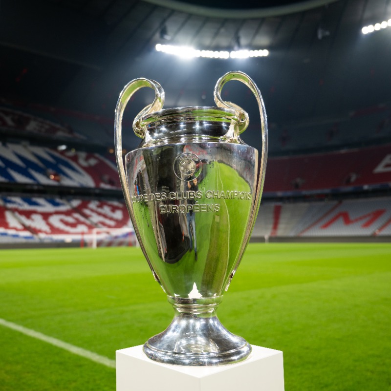 손흥민이 활약하는 토트넘 홋스퍼가 22일(한국시간) 스페인 빌바오에 있는 산마메스에서 열린 맨체스터 유나이티드와의 2024-2025시즌 유럽축구연맹(UEFA) 유로파리그 결승전에서 브레넌 존슨의 결승 골로 1-0으로 승리했다. 이 승리로 토트넘은 유로파리그 우승 팀이 됐다. 만약 이강인의 소속팀 PSG가 챔피언스리그를 우승한다면 오는 8월 열리는 슈퍼컵에서 두 선수가 격돌하게 된다. uefa