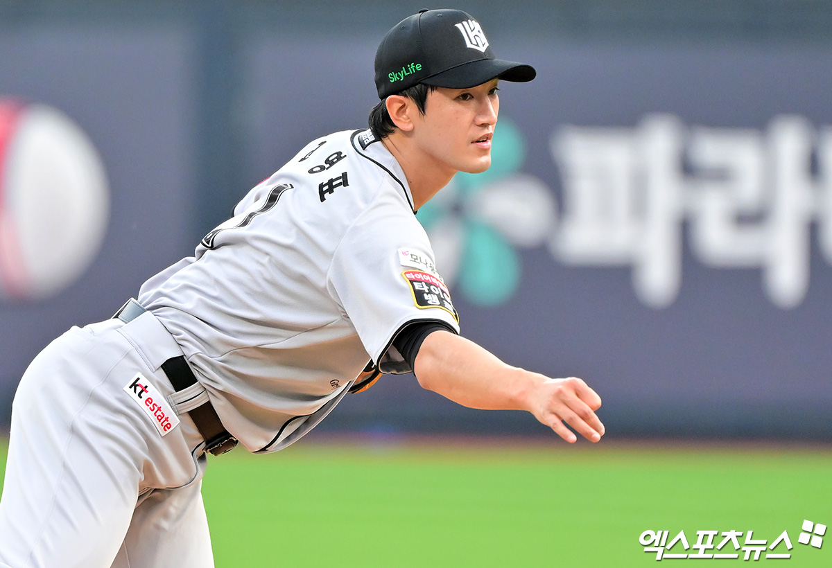 KT 위즈 토종 에이스 고영표가 지난 21일 수원 KT 위즈전에서 7이닝 1실점 호투로 시즌 3승을 수확했다. 사진 김한준 기자