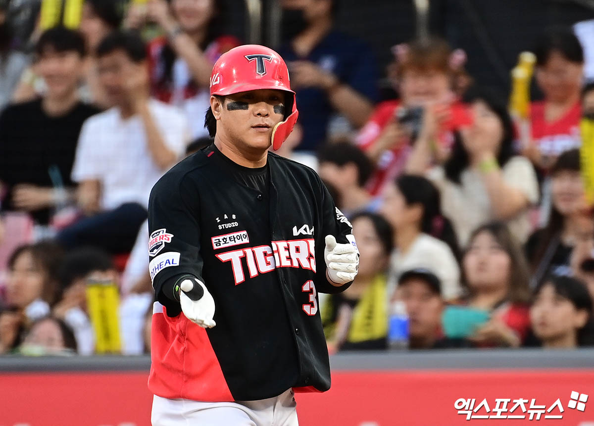 KIA 타이거즈 베테랑 내야수 김선빈이 왼쪽 종아리 근육 미세손상으로 22일 수원 KT 위즈전을 앞두고 1군 엔트리에서 말소됐다. 사진 엑스포츠뉴스 DB