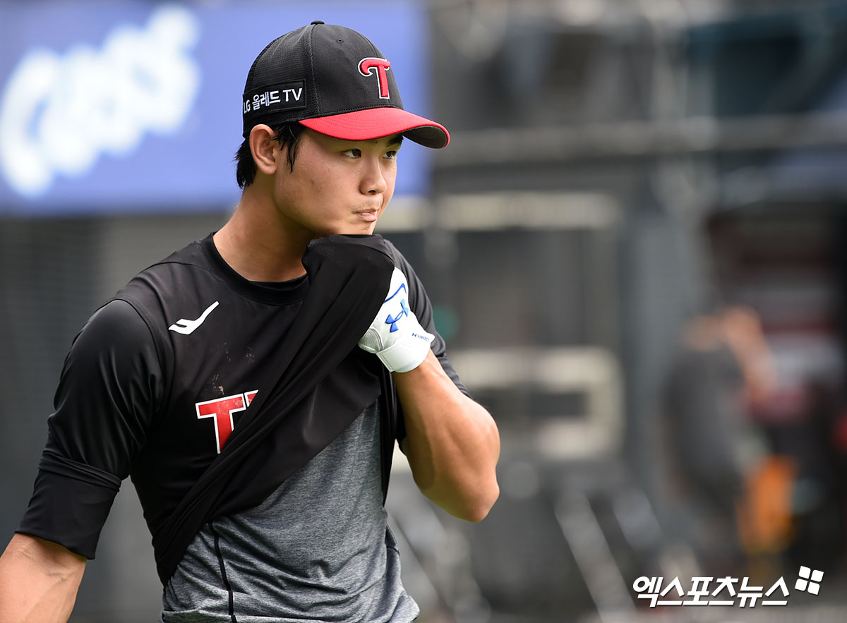 LG 내야수 이영빈은 22일 사직구장에서 열릴 '2025 신한 SOL Bank KBO 리그' 롯데와 주중 3연전 마지막 경기에서 9번타자 2루수로 선발 출전할 예정이다. 그는 직전 경기 멀티포를 터트려 눈길을 끌었다. 엑스포츠뉴스 DB