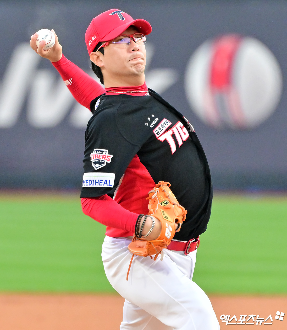 KIA 타이거즈 좌완 양현종이 22일 수원 KT 위즈파크에서 열린 2025 신한 SOL Bank KBO리그 KT 위즈와의 팀 간 6차전에 선발등판,  6⅔이닝 4피안타 4볼넷 4탈삼진 3실점 호투와 함께 승리투수가 됐다. 사진 김한준 기자