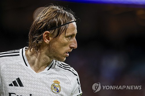 레알 마드리드가 22일(한국시간) 공식 홈페이지를 통해 모드리치가 국제축구연맹(FIFA) 클럽 월드컵을 끝으로 구단을 떠난다고 발표했다. 연합뉴스