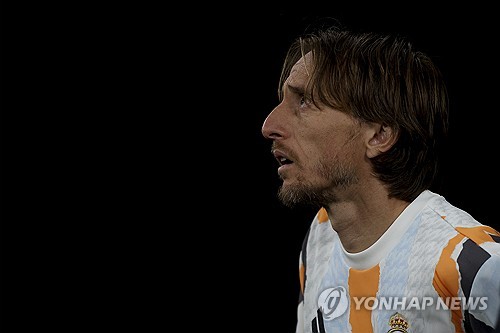 레알 마드리드가 22일(한국시간) 공식 홈페이지를 통해 모드리치가 국제축구연맹(FIFA) 클럽 월드컵을 끝으로 구단을 떠난다고 발표했다. 연합뉴스