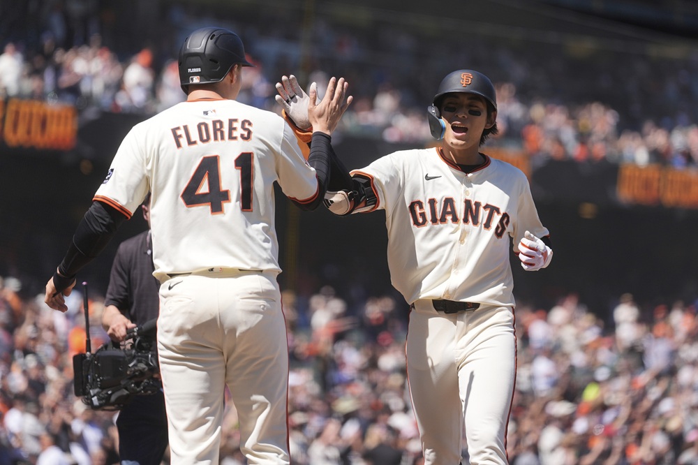 샌프란시스코 자이언츠 외야수 이정후가 2025 미국 메이저리그 정규시즌 경기에서 득점하며 미소 짓고 있다. 이정후는 24일 워싱턴 내셔널스전서 3타수 2안타 1볼넷 2득점으로 활약했다. AP 연합뉴스