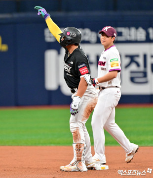 안현민 '첫 타석부터 타점'[포토]