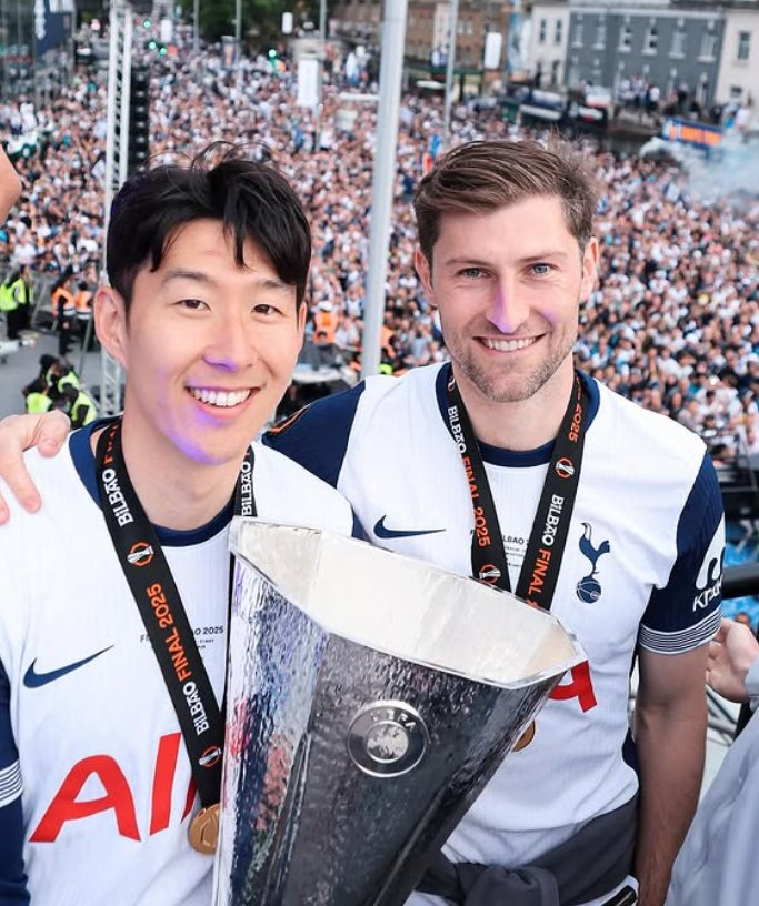 유럽축구연맹(UEFA) 유로파리그 챔피언 손흥민은 부상으로 인해 오는 26일(한국시간) 오전 0시 브라이턴과의 2024-25시즌 프리미어리그 최종전을 결장할 예정이다. 손흥민 SNS