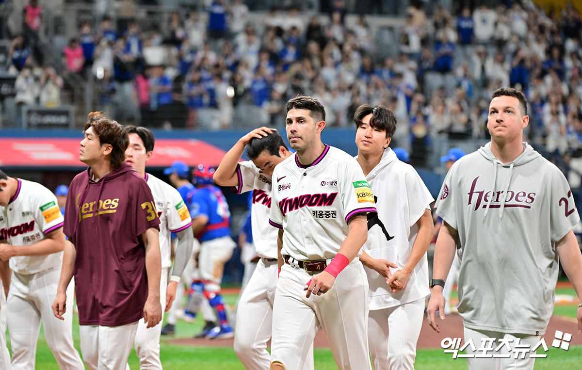 키움 히어로즈가 지난 25일 KT 위즈전 패배로 7연패의 수렁에 빠지며 탈꼴찌가 더욱 어려워졌다. 사진 엑스포츠뉴스 DB
