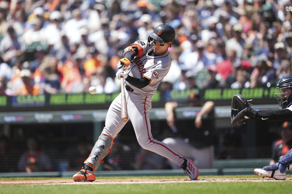 미국 메이저리그 샌프란시스코 자이언츠의 이정후가 27일(한국시간) 미국 미시간주 디트로이트 코메리카파크에서 열린 2025 메이저리그 디트로이트 타이거스와의 원정 경기에 3번 타자 겸 중견수로 선발 출전, 4타수 2안타를 쳤다. 7경기 연속 안타 행진과 함께 페넌트레이스 타율을 0.285까지 끌어올렸다. 사진 연합뉴스