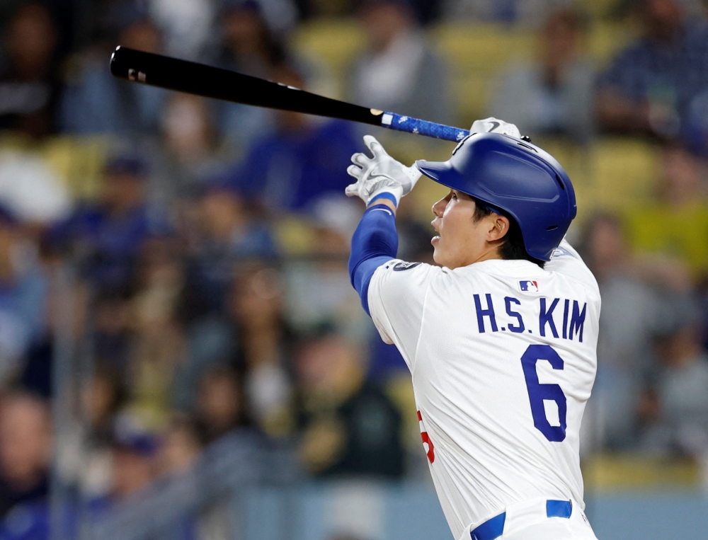 미국 메이저리그 LA 다저스의 김혜성이 27일(한국시간) 미국 오하이오주 클리블랜드 프로그레시브필드에서 열린 2025 메이저리그 클리블랜드 가디언스와의 원정 경기에 9번 타자 겸 2루수로 선발 출전, 3타수 무안타 1득점을 기록했다. 사진 연합뉴스