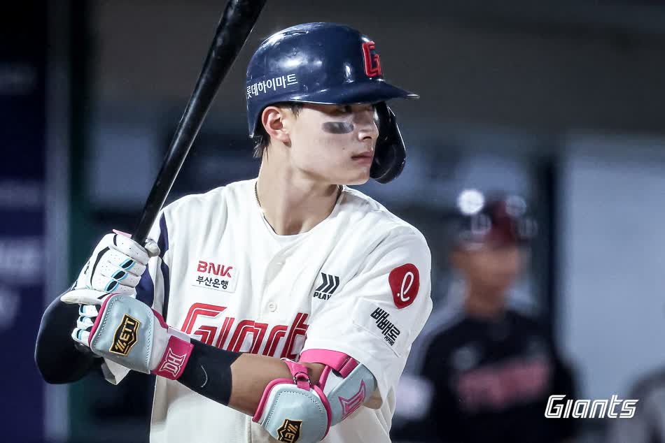 롯데 자이언츠 외야수 윤동희가 지난 25일 대전 한화 이글스전까지 2025 시즌 45경기에서 타율 0.296(162타수 48안타) 3홈런 20타점 2도루 OPS 0.781의 성적을 기록 중이다. 사진 롯데 자이언츠