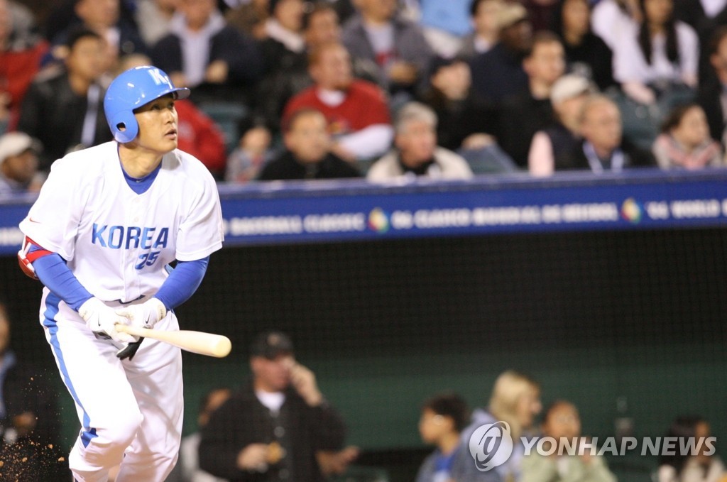 2006 월드베이스볼클래식(WBC)에서 미국 투수 돈트렐 윌리스를 상대로 홈런을 쳐냈던 이승엽 현 두산 베어스 감독. 사진 연합뉴스