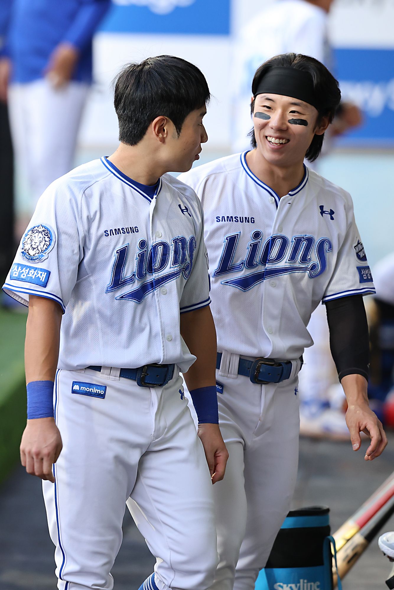 왼쪽부터 삼성 라이온즈 김지찬, 김성윤. 삼성 라이온즈