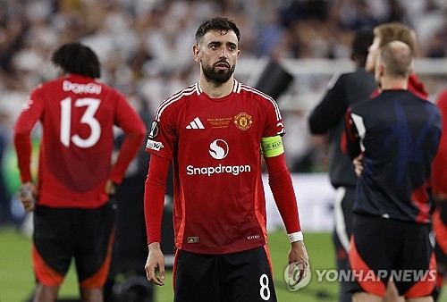 영국 매체 '데일리 메일'이 27일(한국시간) 사우디아라비아 프로리그 알힐랄이 관심을 갖는 브루누 페르난데스에게 3일 안에 결정하라고 통첩을 날렸다고 보도했다. 연합뉴스