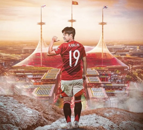 이강인이 다시 한 번 맨체스터 유나이티드와 연결됐다. 이강인은 올시즌을 끝으로 현 소속팀인 프랑스 PSG와 결별할 것이 유력하다. 이적시장에 나온 가운데 이탈리아 세리에A 우승팀 나폴리가 그의 영입을 원하고 있으나 맨유 등 9팀 이상이 역시 이강인을 눈여겨 보고 있다는 보도가 함께 나왔다.