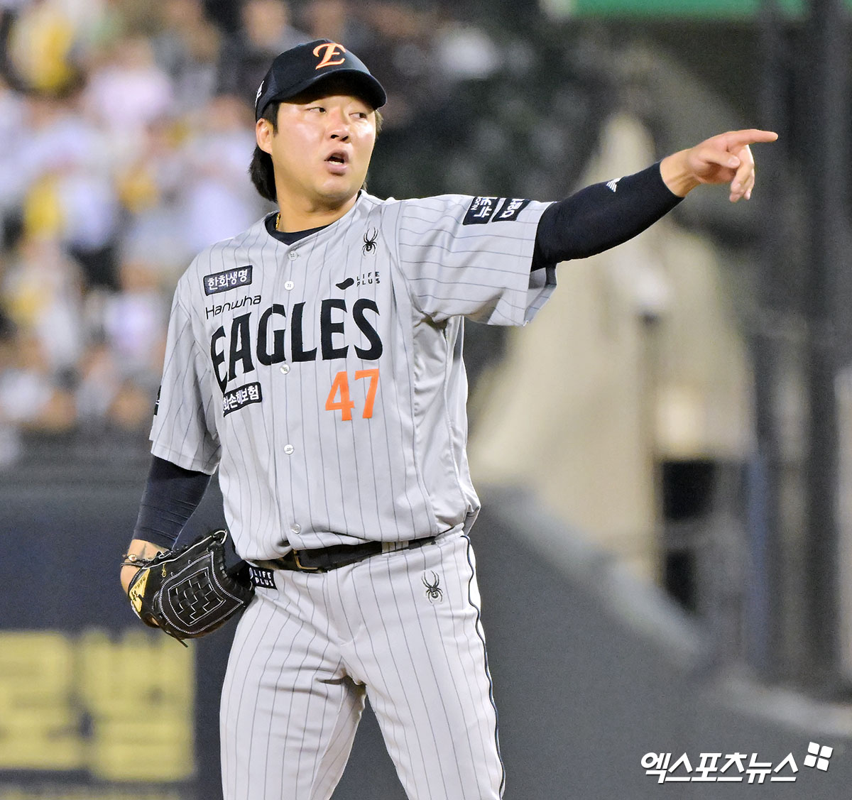 한화 이글스 좌완 김범수가 지난 27일 잠실 LG 트윈스전에서 체크 스윙 여부 판정에 아쉬움을 나타냈다. 사진 엑스포츠뉴스 DB