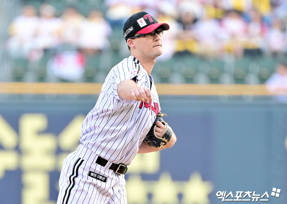 LG 트윈스 외국인 투수 코엔 윈이 28일 서울 잠실야구장에서 열린 2025 신한 SOL Bank KBO리그 한화 이글스와의 팀 간 7차전에 선발등판, 4이닝 4실점을 기록했다. 사진 김한준 기자