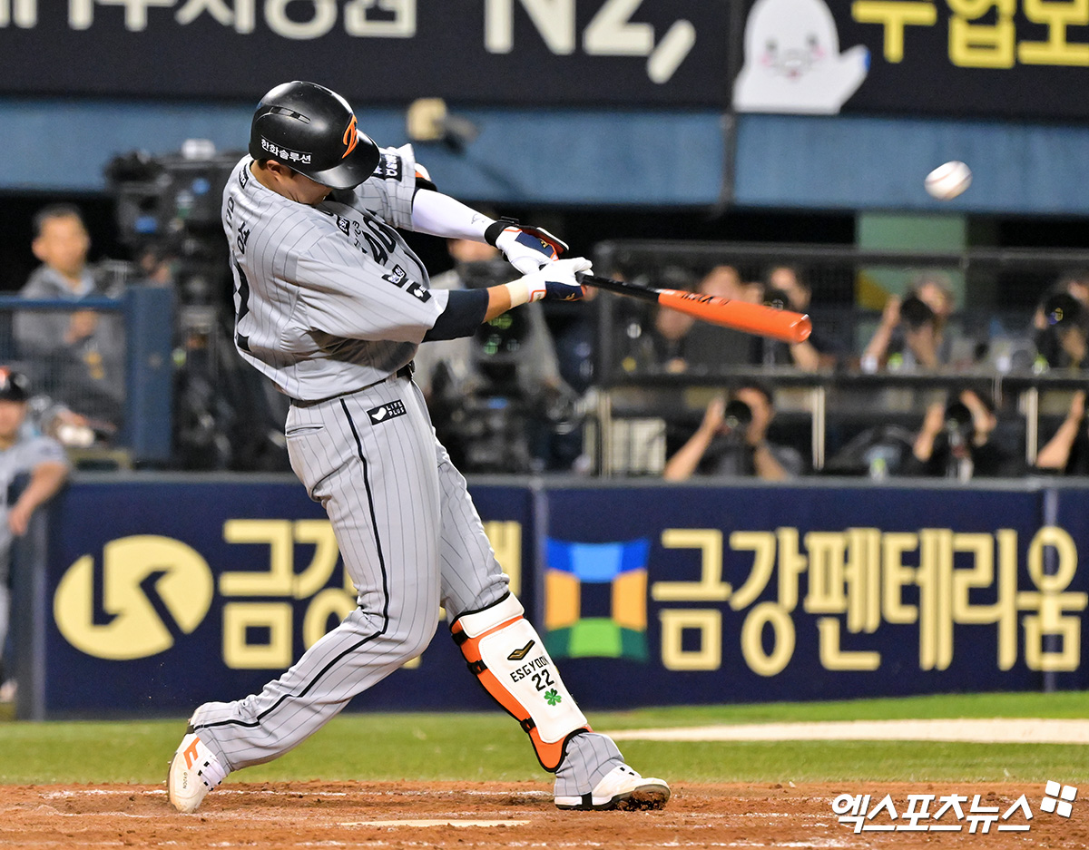 한화 이글스 캡틴 채은성이 28일 서울 잠실야구장에서 열린 2025 신한 SOL Bank KBO리그 LG 트윈스와의 팀 간 7차전에서 연장 11회초 결승 2점 홈런을 기록, 팀 승리를 이끌었다. 사진 김한준 기자
