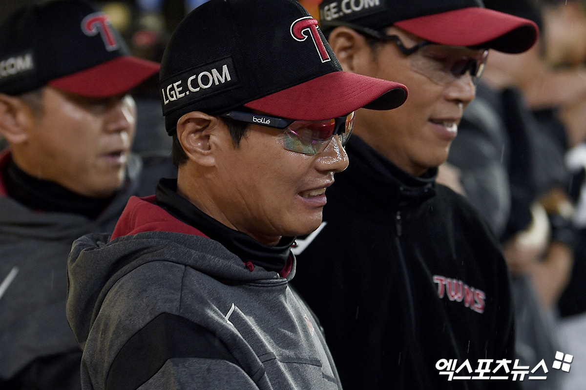 염경엽 감독이 이끄는 LG 트윈스가 29일 서울 잠실야구장에서 열린 2025 신한 SOL Bank KBO리그 한화 이글스와의 팀 간 8차전에서 3-1로 승리, 주중 3연전 위닝 시리즈를 챙겼다. 사진 엑스포츠뉴스 DB