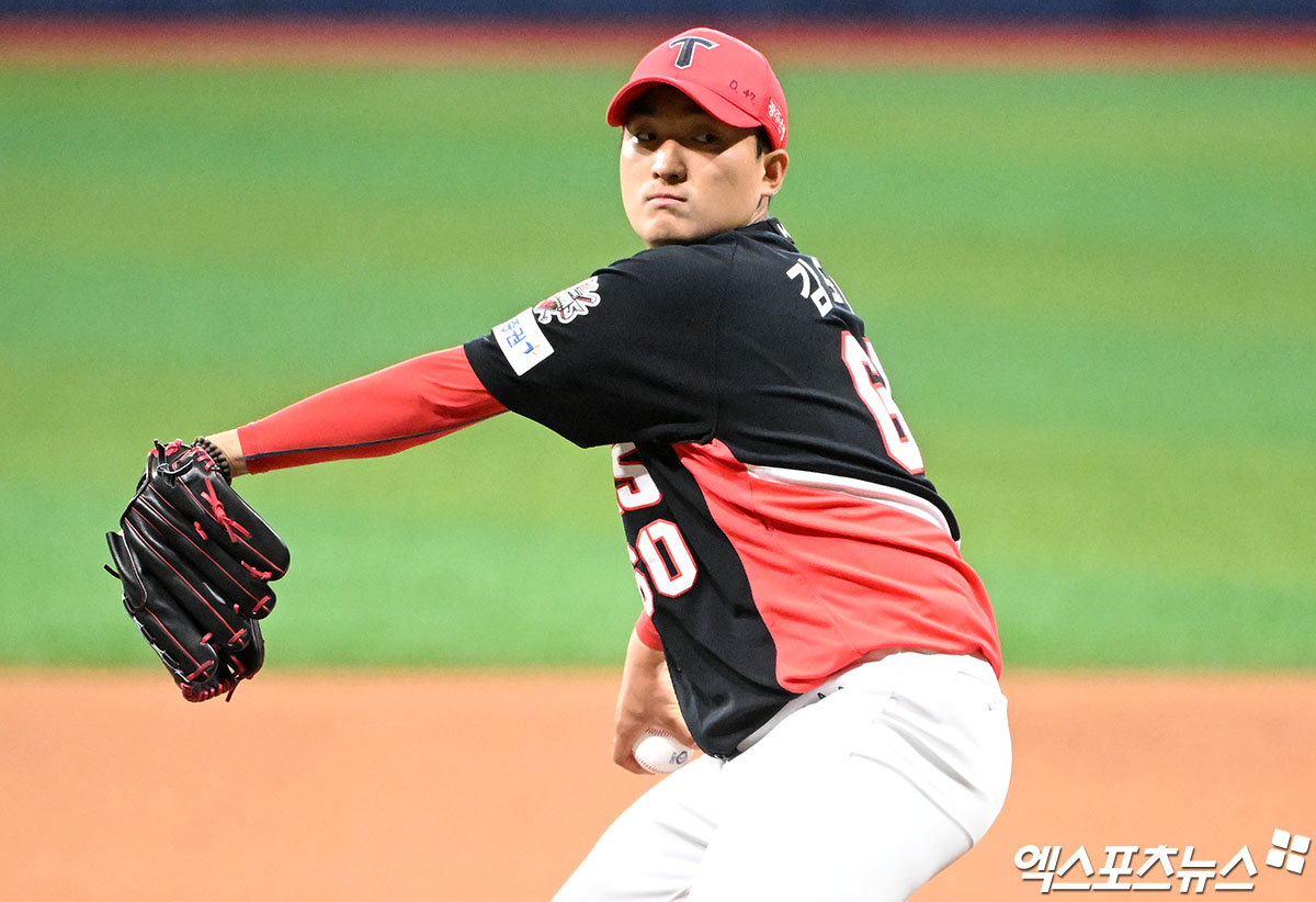 6일 오후 서울 구로구 고척스카이돔에서 열린 '2025 신한 SOL Bank KBO리그' KIA 타이거즈와 키움 히어로즈의 경기, 3회말 KIA 선발투수 김도현이 공을 힘차게 던지고 있다. 엑스포츠뉴스 DB