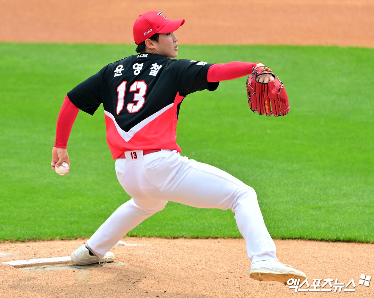 31일 오후 수원KT위즈파크에서 열린 '2025 신한 SOL Bank KBO리그' KIA 타이거즈와 KT 위즈의 경기, 1회말 KIA 선발투수 윤영철이 공을 힘차게 던지고 있다. 수원, 김한준 기자