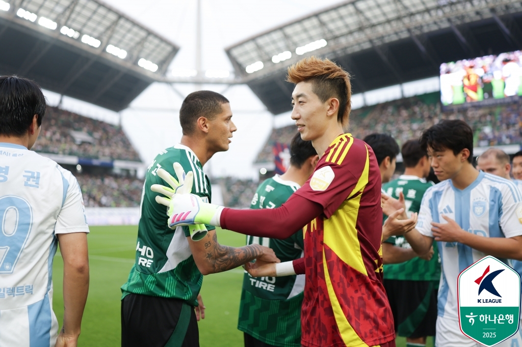 전북이 31일 전주월드컵경기장에서 열린 울산HD와의 '하나은행 K리그1 2025' 17라운드 '현대가 더비' 맞대결에서  박진섭의 극적인 역전 골로 3-1로 승리했다. 한국프로축구연맹