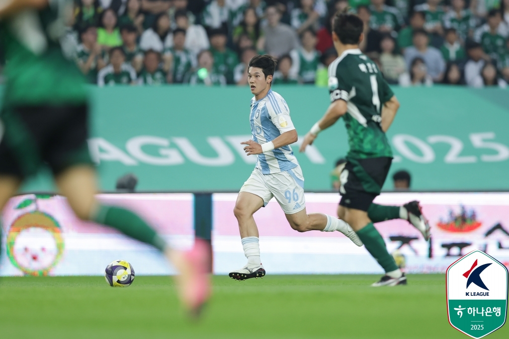 전북이 31일 전주월드컵경기장에서 열린 울산HD와의 '하나은행 K리그1 2025' 17라운드 '현대가 더비' 맞대결에서  박진섭의 극적인 역전 골로 3-1로 승리했다. 한국프로축구연맹