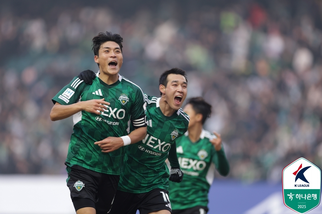 전북이 31일 전주월드컵경기장에서 열린 울산HD와의 '하나은행 K리그1 2025' 17라운드 '현대가 더비' 맞대결에서  박진섭의 극적인 역전 골로 3-1로 승리했다. 한국프로축구연맹