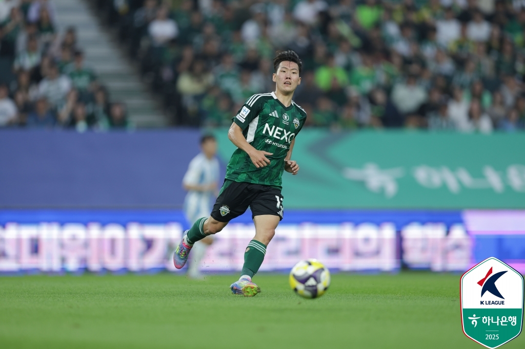 전북이 31일 전주월드컵경기장에서 열린 울산HD와의 '하나은행 K리그1 2025' 17라운드 '현대가 더비' 맞대결에서  박진섭의 극적인 역전 골로 3-1로 승리했다. 한국프로축구연맹