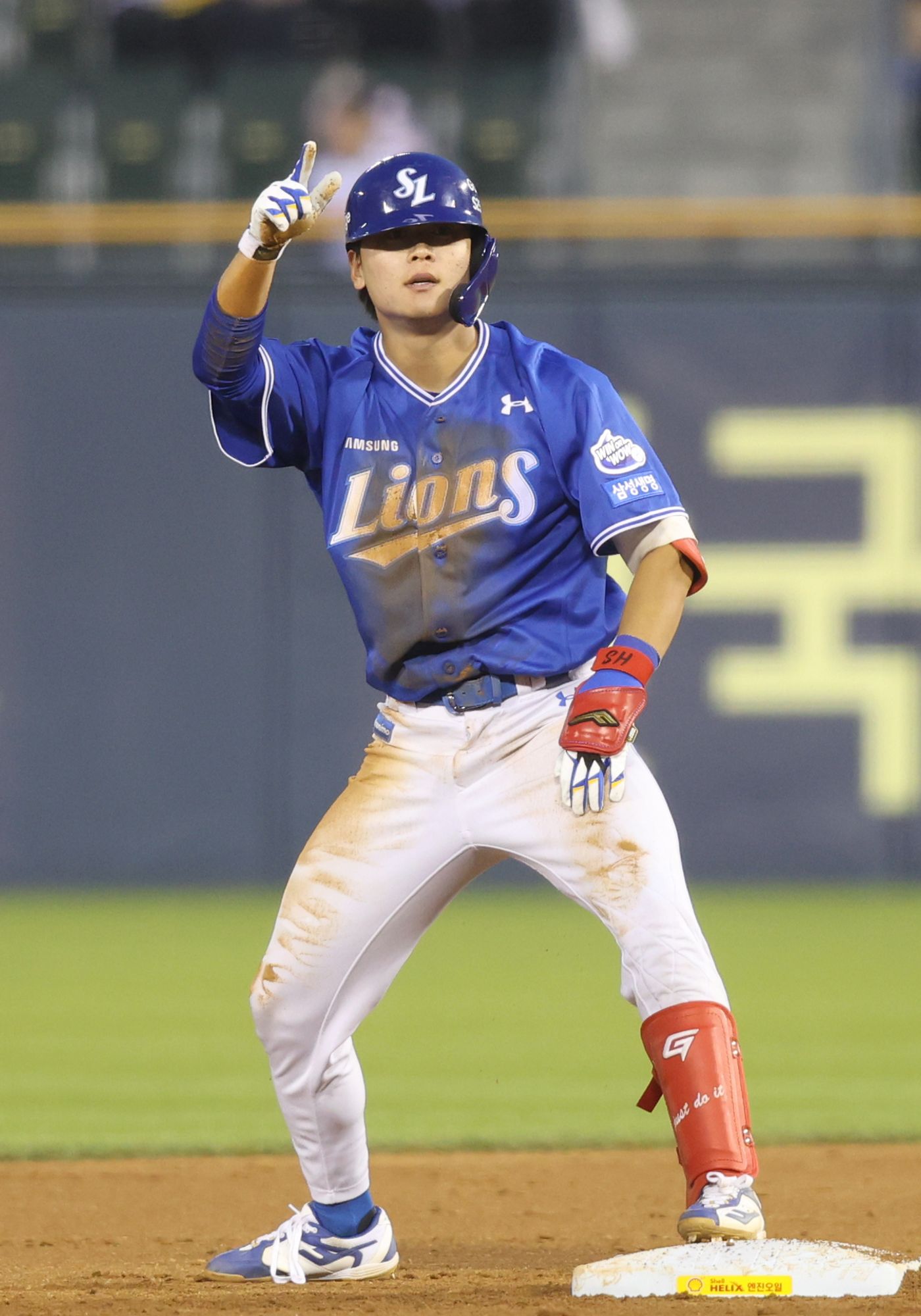 삼성 라이온즈 외야수 박승규가 30일 서울 잠실야구장에서 열린 LG 트윈스와의 경기에서 세리머니하고 있다. 삼성 라이온즈