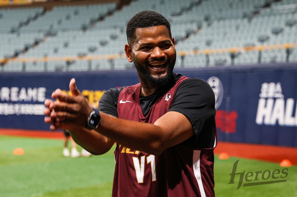 도미니카 공화국 출신 우완 라울 알칸타라가 키움 히어로즈 소속으로 1일 서울 고척스카이돔에서 열리는 2025 신한 SOL Bank KBO리그 두산 베어스와의 팀 간 8차전에 선발등판, KBO리그 복귀전을 치른다. 사진 키움 히어로즈