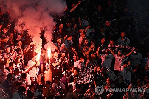 PSG가 1일 독일 뮌헨 알리안츠 아레나에서 열린 2024-2025 유럽축구연맹(UEFA) 챔피언스리그 결승전에서 인터 밀란을 5-0으로 대파했다. PSG 미드필더 이강인은 이날 벤치 대기했으나 출전 시간을 얻진 못했다. 그러나 이번 시즌 리그1, 쿠프 드 프랑스에 이어 UEFA 챔피언스리그까지 우승하면서 아시아 최초로 유러피언 트레블을 일궈냈다. 연합뉴스
